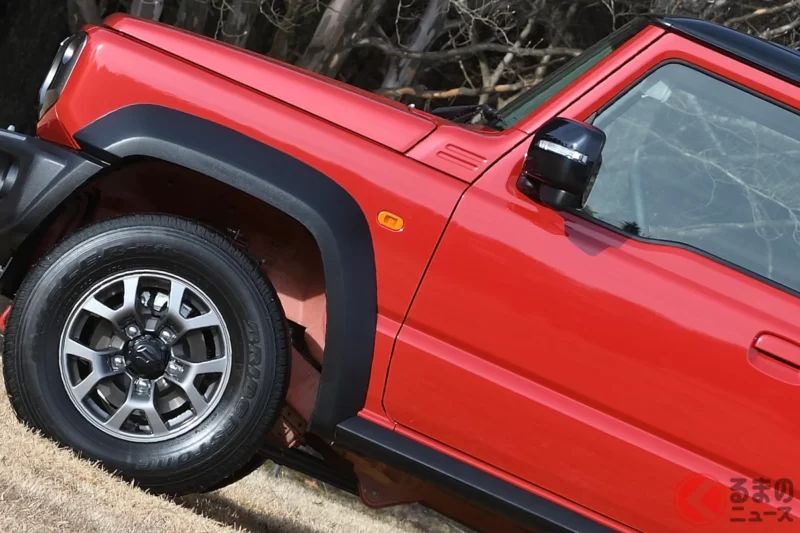 鈴木全新「正統四驅SUV」發表！以「小巧方正車身」大受歡迎的車款，這次配備更齊全強勢回歸！以前買不到的人終於有救了嗎？安全性與便利性全面進化的「Jimny Nomad」正式重新開放訂購！