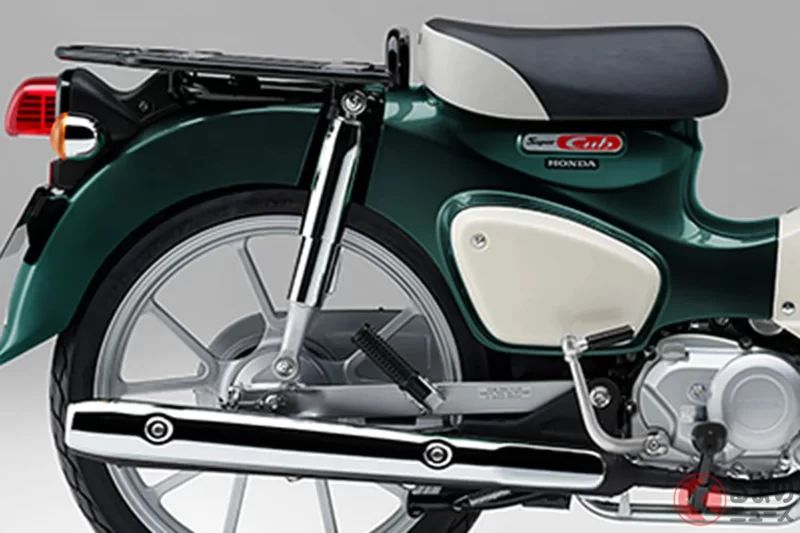 本田「全新粉色牌照」Super Cub上市！這款累計生產超過1億台、超知名的通勤車型，帶著全新車色登場！「熊本熊」特仕版也持續販售