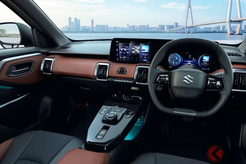 Suzuki全新「小型SUV」上市引爆熱烈回響！「現省超過130萬日圓」的四驅版本讓人心動，還有人直說「下次換車首選」、「很喜歡它豪華的內裝」！全長不到4.3米、看起來好上手的「e Vitara」頂規車型備受關注！