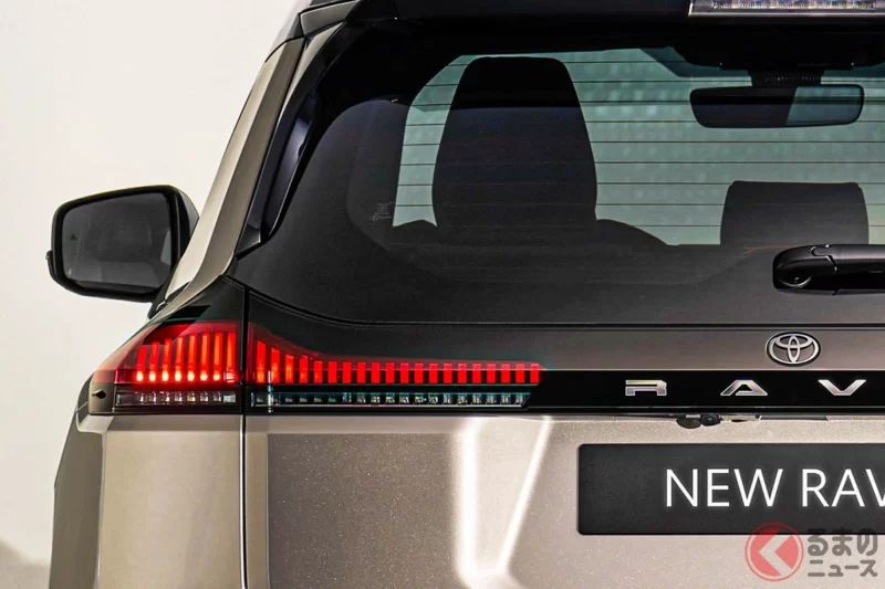 豐田「新型」Toyota RAV4 訂單爆滿!? 全長 4.6 米的「剛剛好尺寸」＋ 240 匹馬力的「強勁 SUV」超厲害！這款「一推出就賣光」的人氣車型，也成為各銷售店熱議的焦點