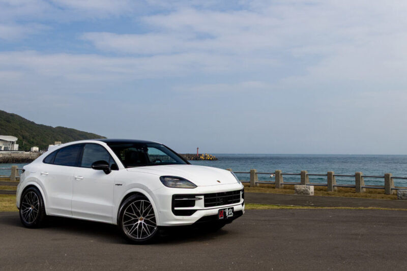 【一手試駕】內外兼修 Porsche Cayenne E-Hybrid Coupe Black Edition