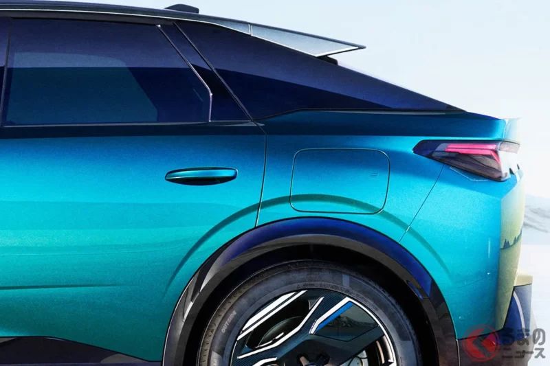 搭載「超過210匹馬力」的動力系統！全新「5人座」都會型SUV正式發表！全長4.5公尺的「剛剛好的車身尺碼」×採用「嶄新設計語彙」！還配備「劃時代系統」的Peugeot「E-3008」正式登場