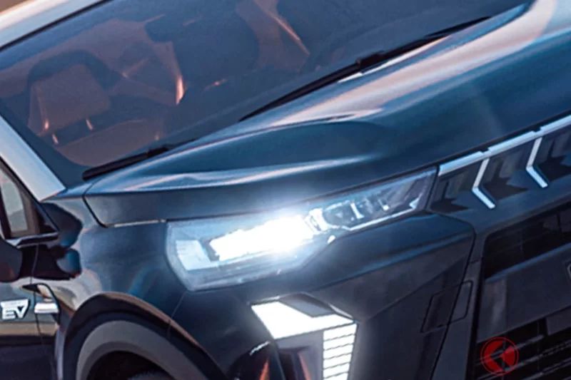 三菱推出全新「小型SUV」！車身尺寸與「Yaris Cross」相近，全長約4.2米的小巧身形，搭載1.8升引擎！霸氣黑色設計的「ASX Black」已在德國販售