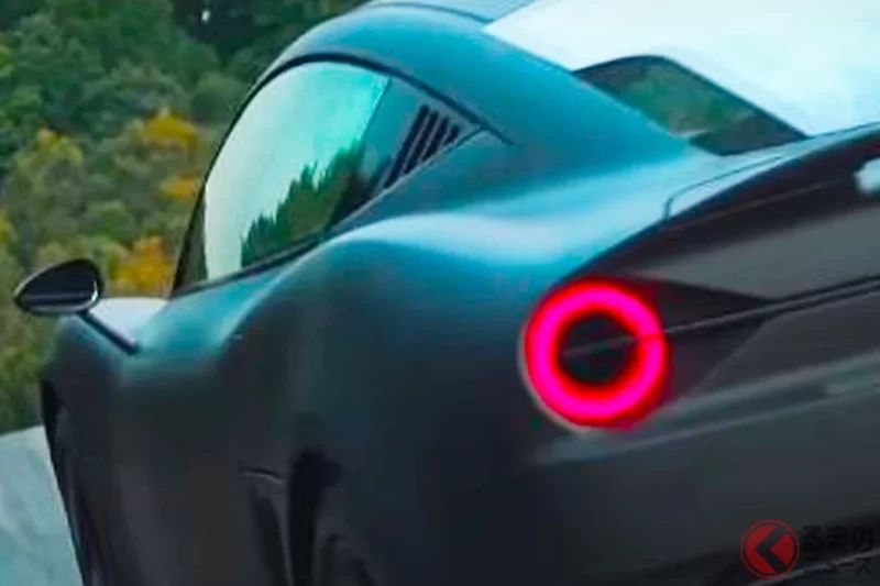 雅馬哈真心打造的「雙人座」跑車，以超輕量級「750公斤」車體搭配「後輪驅動」的純正規格登場！融入能吸引大人的「摩托車魅力」的「創新運動騎乘概念」實在太厲害了！