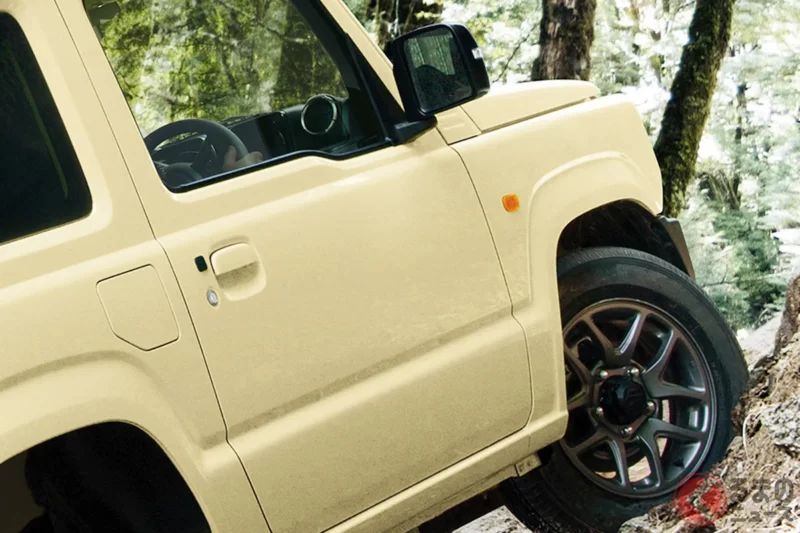 191萬日圓起！Suzuki「全新Jimny」備受關注！全長僅3.4公尺的方正車身搭載強勁渦輪引擎！全車系標配ACC，就連手排車跑高速也更輕鬆！這款「正統輕型四驅」到底改了什麼？