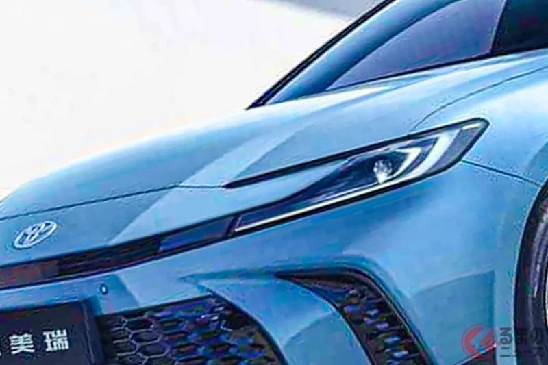 「約320萬日圓」的Toyota全新Camry引發熱議！搭載「霸氣尾翼」的運動化車型「Sport Light」登場！中國這款「大器房車」被讚「很有魅力」、「不錯」