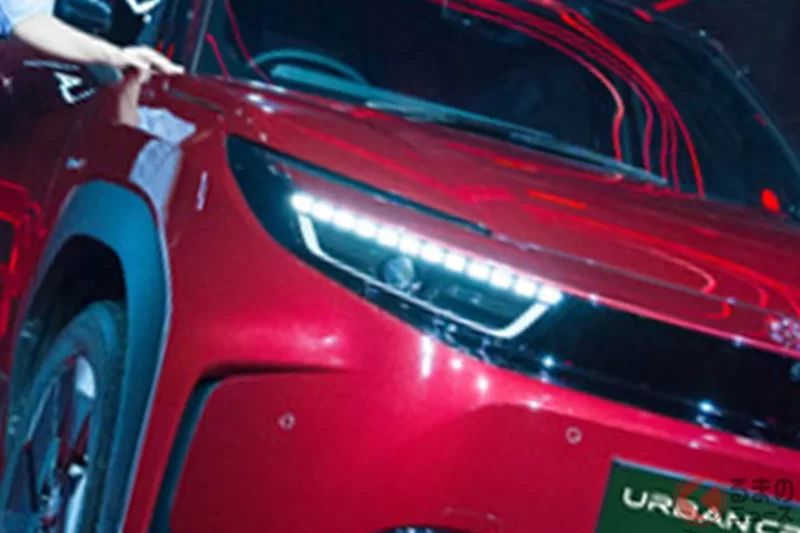 豐田全新「城市越野SUV Evela」登場！採用「比Yaris Cross大、比Harrier小」車身的「小型SUV」成為話題！印度推出的這款新車還有動力強勁的「174匹馬力」版本，引發市場稱讚