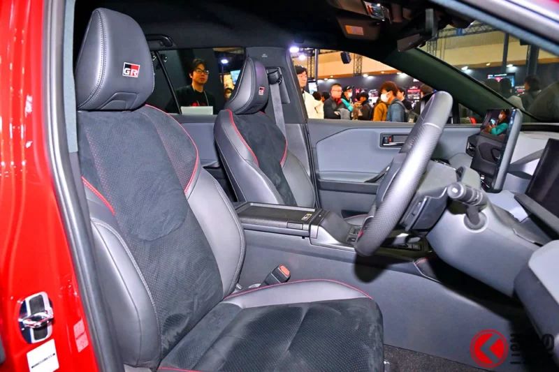 豐田全新「四輪驅動SUV ‘GR規格’」即將上市，引發高度關注！「高馬力看起來超好玩」、「是重點車型一定想買」、「交車期會不會太久？」各種聲音不斷湧現！採用「GR標誌」吸睛專屬設計的「RAV4 GR Sport」成為熱議焦點！