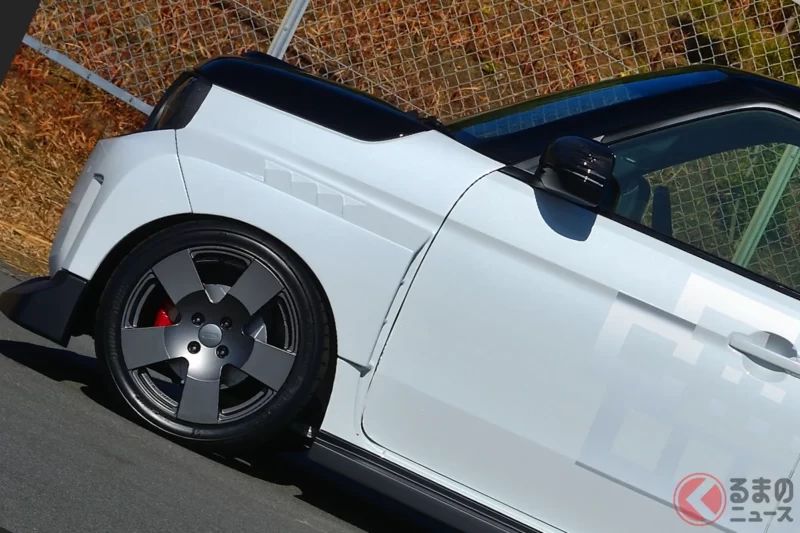 Honda全新「小型跑車“激進版本”」太猛了！醒目的「超大MUGEN標誌」搭配專屬設計帥度爆表！「低趴車身×大尺寸鋁圈×紅色卡鉗」的無限「Super One Prototype」到底是什麼來頭？