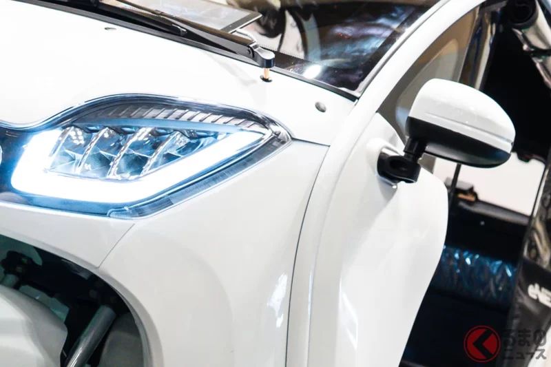 “比輕型車還便宜”「新車97萬日圓」！全長2.2米級的「三人座三輪車」引發熱烈討論！免車檢＆用自動檔駕照就能駕駛，甚至還有「附空調」的款式！eNEO NEO-ONE成為話題焦點