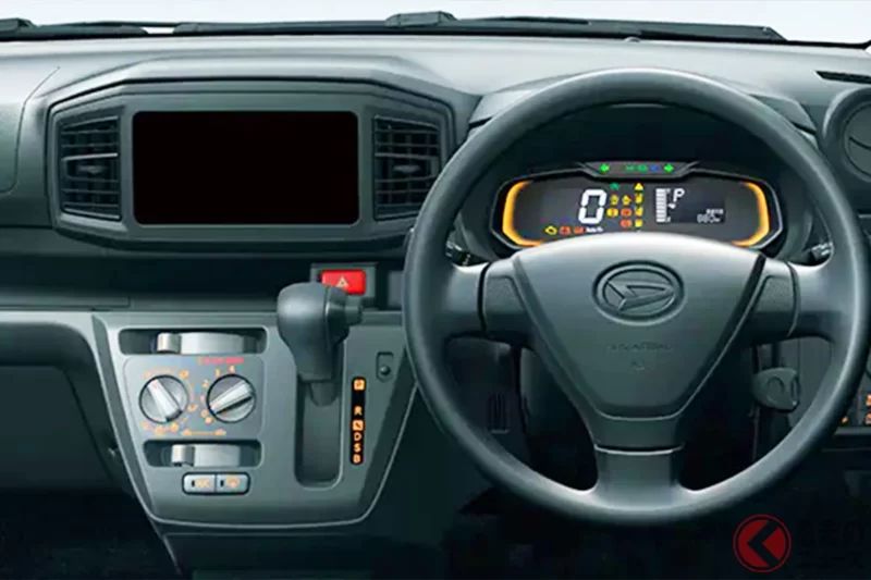 新車111萬日圓！ Daihatsu最便宜的「4WD Sedan」超厲害！小巧的「Kei」Body卻有「超過每公升23公里」的低油耗超吸引人！加上「考慮寒冷地使用的設計」，簡單實用的「Mira e:S」最便宜4WD Model到底是怎麼樣的車？