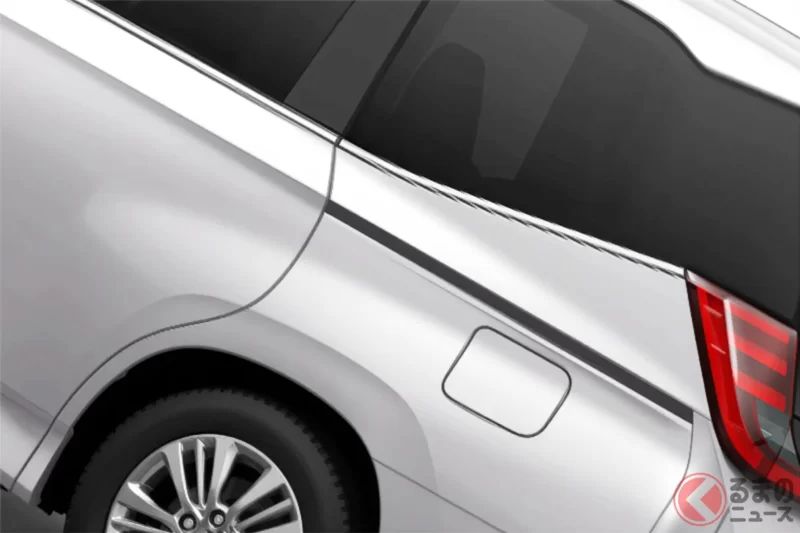 Toyota全新的「4WD」Minivan很厲害！採用「3排7人座」配置，搭載豪華的「專用Aero」外觀套件×使用真皮的「高級內裝」！「每公升22公里」油耗與便利的「雙側Power Slide Door」也是魅力之一的「Noah」最頂級車型到底是什麼？