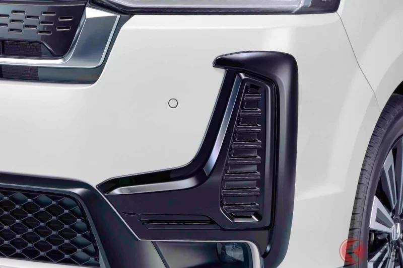 本田「新Step WGN SPADA」擁有相當前衛、甚至有點「咧嘴笑」感覺的車頭造型！ 讓超人氣「三排Minivan」外觀徹底改變的超有魄力「Aero」套件相當驚人！ 強調「寬體感」的「原廠Garnish」到底是什麼？