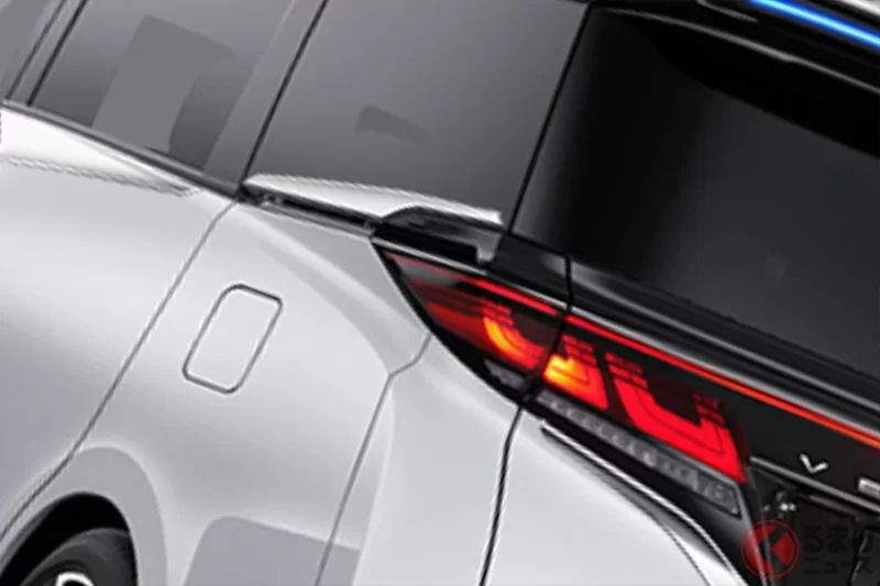 豐田最新「大型迷你麵包車」的變化引發熱烈回響！外觀有點像「Land Cruiser 300」，網友驚呼「完全像是另一台車」、「燈光設計充滿未來感，好帥啊！」再次聚焦於「Vellfire」的“Modellista 版本”！