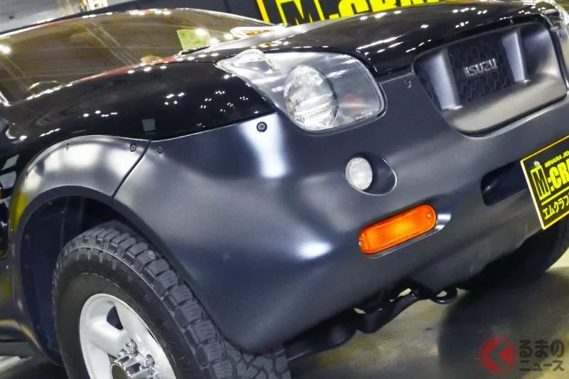 Isuzu「超創新」SUV 以非常美麗的姿態「實車登場」！搭載 3200cc「V型6缸 Engine」與正統「4WD」系統！擁有超強悍的 2 door coupe 風格，讓人直呼「簡直像是從未來開來的車！」這款永恆名車「Vehicross」，就是由 M-Craft 展出的特別車款！