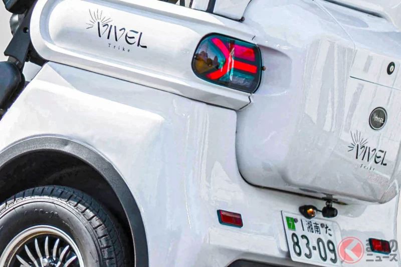 新車69萬日圓！「三人乘坐」的Trike超吸睛！不需車檢＆用汽車駕照就能駕駛！比輕型車還小的車身「Viver Trike」推出附雪地胎新款