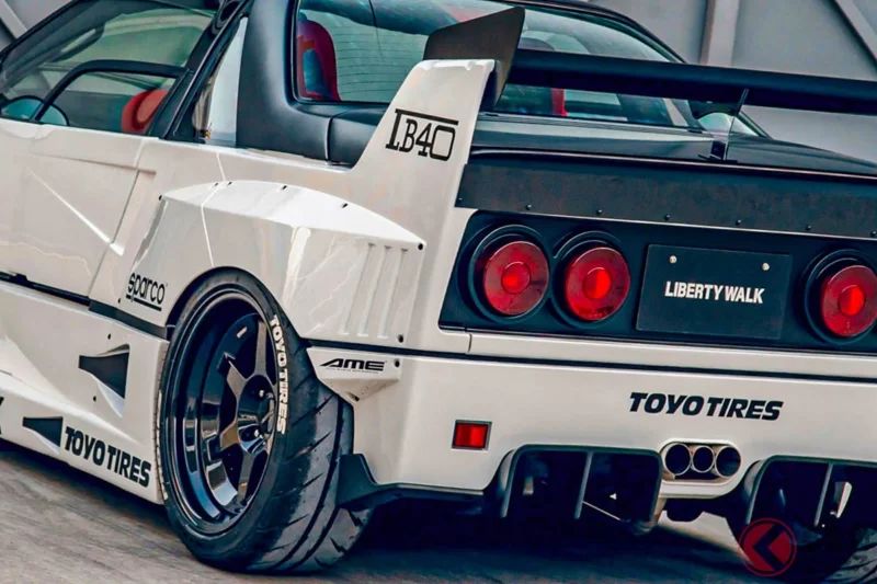 Mazda的「“Kei Car” Ferrari」!? 讓人意想不到的「小型MR Sports Car」！採用三出排氣管與Gullwing車門！Liberty Walk推出的「LB40 AZ-1」究竟是什麼車？