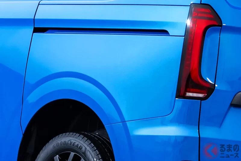 全新「2排6人座」minivan發表！前排可「3人乘坐」的座椅設計＋採用「slide door」！搭載強勁2.0升「turbo」引擎與sporty外觀也很吸睛的VW「Transporter Commerce Pro S」英國規格是什麼樣的車？