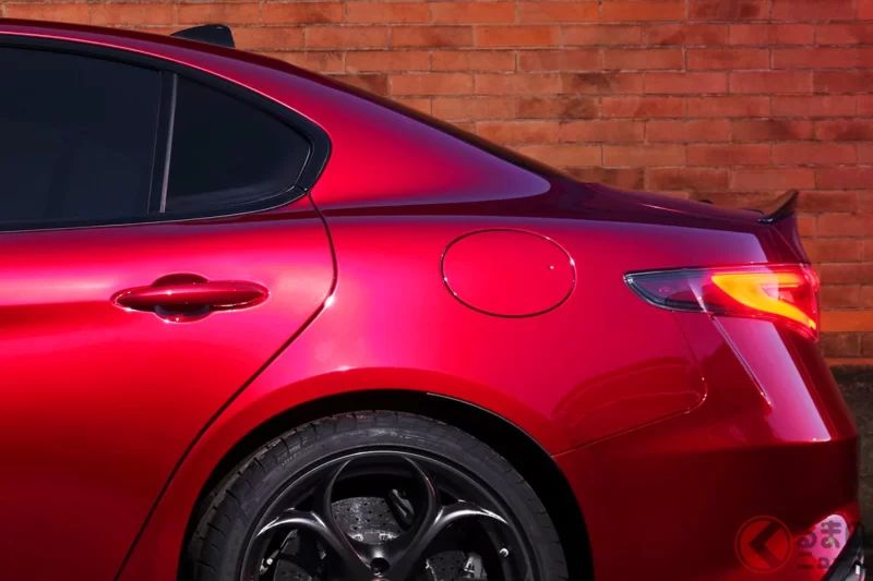 Alfa Romeo再次推出「V6 Twin Turbo」！全長4.6m的「超高性能FR房車」是什麼樣的車款？兼具時尚外觀與優異操控的「Giulia Quadrifoglio」在歐洲重新開放訂購