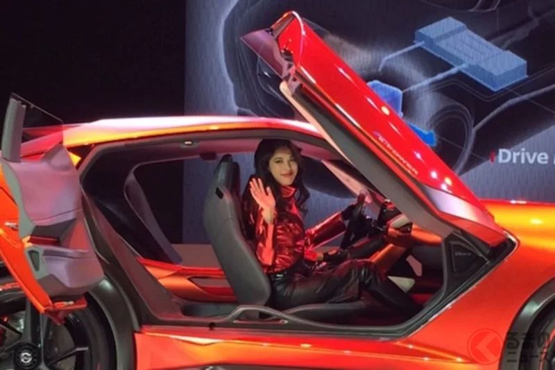 全長4.1m車身採用「gullwing＆後方hinge half door」設計！Nissan「Fairlady Z風格SUV」魅力再次受到關注！讓人聯想到傳奇「240Z」的2015年公開車款「Gripz」究竟是什麼？