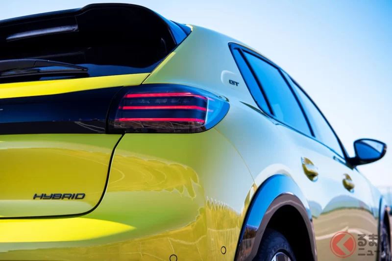 新車約新台幣63萬元起！全新「5人座」Compact Car！採用比 Toyota「Yaris」更大的「全長4.1m車身」！搭載每公升可跑22.4km的1.2L Turbo 引擎，Peugeot「208 Hybrid」實力到底如何？