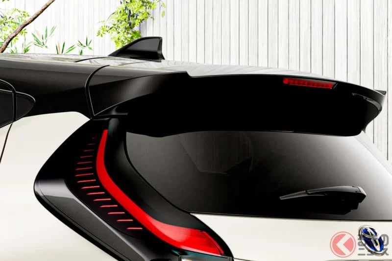 新車約 266 萬日圓！豐田「小型高級車」太有品味了！革新“Hammerhead”設計凸顯「高質感Bronze內裝」超吸睛！這款“成熟感”特別規格車「Aqua Raffine」究竟是什麼？