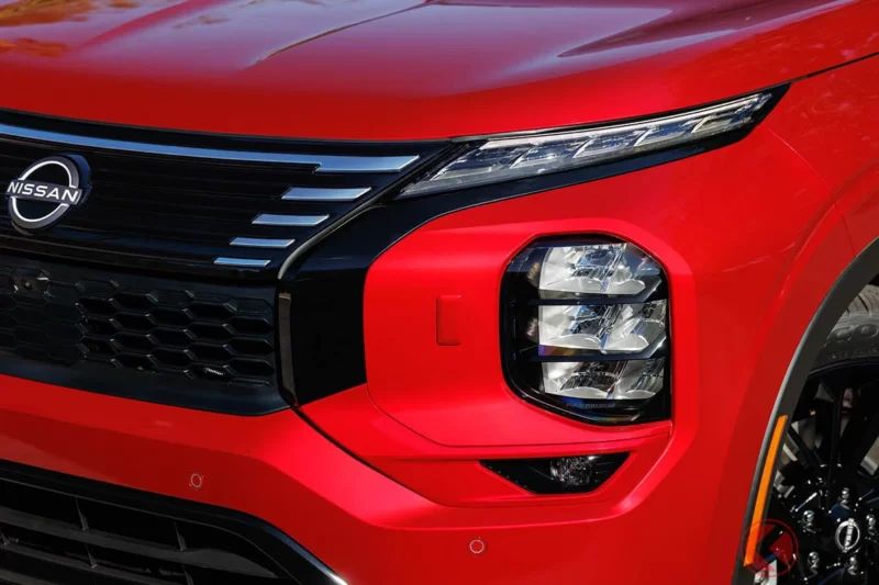 日產「新型」X-Trail登場!? 配備強勁248馬力、全長4.7米級「可乘7人」！以三菱Outlander為基礎的Rogue PHEV在加拿大發表！