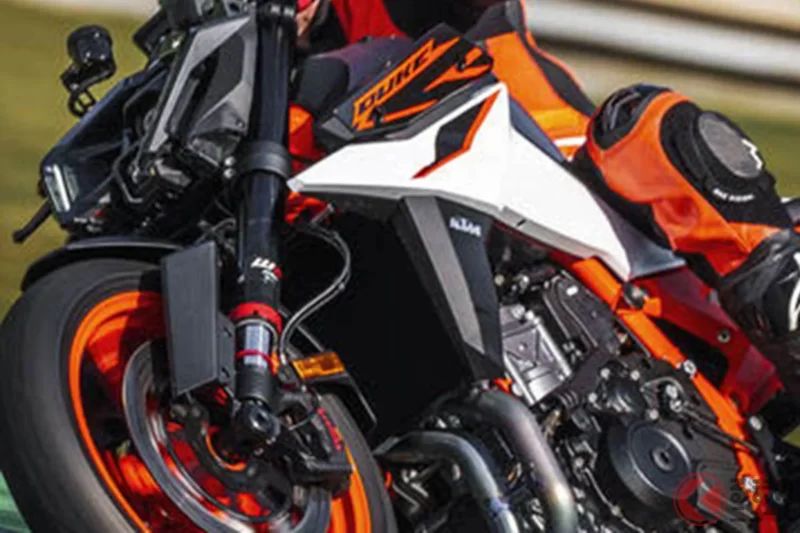KTM推出「全新」裸車款式！搭載947cc雙缸引擎，能輸出約128PS，再加上豪華懸吊系統，強化操控性能！以「侵略性十足的造型」吸引目光的「990 DUKE R」登場