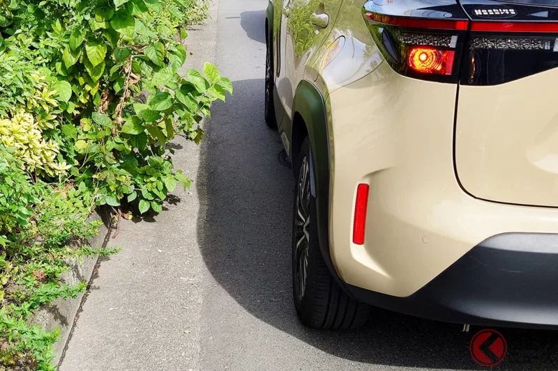 很多人不擅長的「車子靠左停車」，有沒有辦法完全克服呢？JAF公開了能幫助你在「狹小巷弄」或「車庫入庫」時派上用場的「簡單訣竅」，目標是「最快速上手」的方法