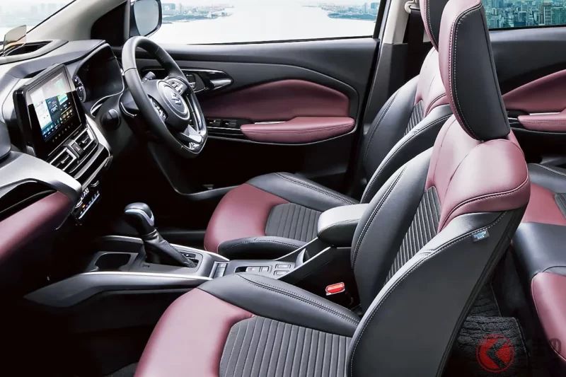 新車售價約 新台幣 498,000 元！鈴木的「小型高級SUV」引起熱烈關注！雖然全長僅 4 公尺，是迷你尺寸，但依然給人「大氣穩重」的高質感設計印象，獲得不少好評！這款上市滿兩年的精緻小型車「Fronx」，在各經銷店也收到了不少正面反響。