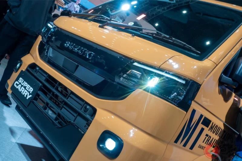 Suzuki最新推出的「寬敞Cabin輕型卡車」特別仕様車引起關注！除了舒適空間之外，還可選擇高性能「切換式MT＋含Diff Lock的4WD」！這就是「Super Carry X Limited」