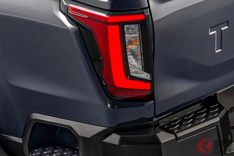 睽違10年全面大改款！Toyota全新「Hilux」正式發表！搭載196馬力與高性能4WD的「第9代」車型！採用「TOYOTA」字樣Logo的新車在南非登場