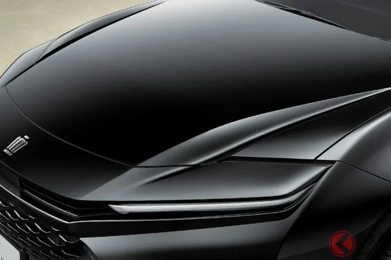 每公升可跑20km的Toyota「高級Wagon SUV」備受關注！採用「創新雙色車身×豪華專屬黑色內裝」！特別版「Crown Estate THE 70th」到底是什麼車？