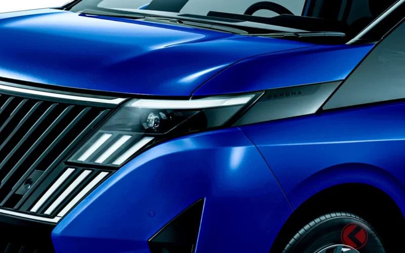 從278萬日幣起！日產推出全新「精悍」小型休旅車！「運動感十足的新臉孔」受到「氣派又帥氣」的好評！搭載「三款新色」與「專屬內裝」的新型Serena引發熱烈討論