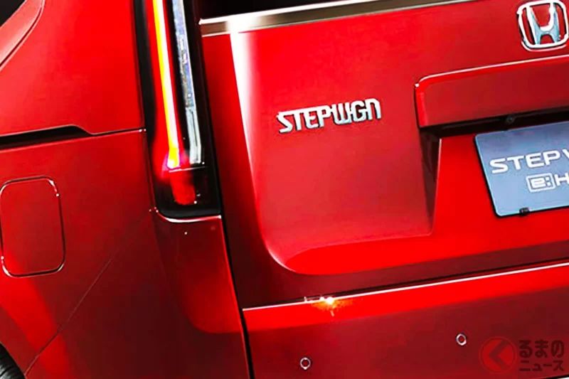 Honda「全新Step WGN」引發“正反兩極評價”！有人直呼「比想像中還大台！！」，也有人表示「“初代設計”復刻真的太讓人感動了…」！甚至還出現熱烈期待「Waku Waku Gate回歸」的聲音！採用超懷舊「Logo Mark」的「大型Minivan」引發關注！
