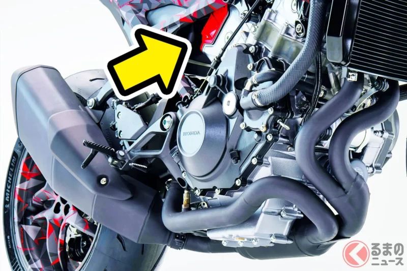 本田首次在日本公開搭載「世界首款引擎」的新型「V型3缸摩托車」！傳統的「Red Head」與全新採用的超強力增壓系統，讓這款「1200cc級」摩托車展現強勁扭力，「新型 V3R 900 Prototype」將在摩托車展登場！