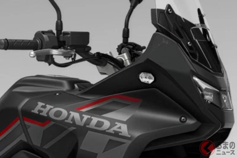 Honda 發表「新 Adventure」！搭載半離合器控制與 Blipping 功能的「電子控制離合器（E-Clutch）」，可降低換檔衝擊，左手操作離合器桿也不用，輕鬆享受騎乘的「XL750 TRANSALP E-Clutch」登場！