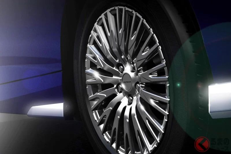 日產「新型 Elgrand ‘Custom Car’」的先行公開引起熱烈回響！配備豪華鋁圈與藍色車身的高級休旅車，引來「快點讓我們看到完整樣貌！」的呼聲！那麼所謂的高級規格「AUTECH」又是什麼呢？