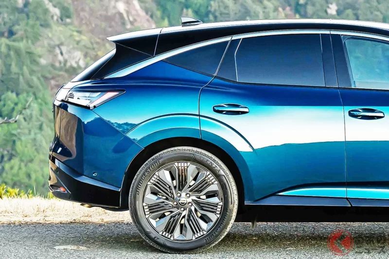 日産「全新MURANO」上市引發正反兩極評價！睽違12年重返日本市場，有人表示「想支持」，也有人認為「左駕車很難接受」！針對這款面向北美的大型車「導入日本」所引發的高度關注到底是什麼？