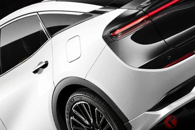 Toyota「Crown」大進化！採用「GR」打造的專用設計×大尺寸輪圈！還搭載提升舒適性與操作性的創新配件！讓「Crossover」變身更運動化的原廠Custom是什麼？