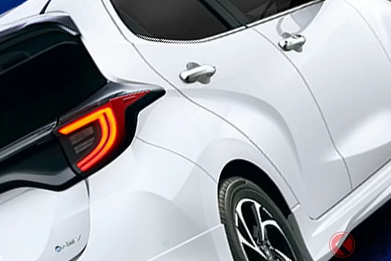 169萬日圓起！Toyota全新「compact car」上市引發熱烈關注！「有高級感耶」「內裝很豪華」「帶點retro風格很有味道」「這外型我可以」等好評不斷！進化版「Yaris」的原廠custom改裝吸引高度關注