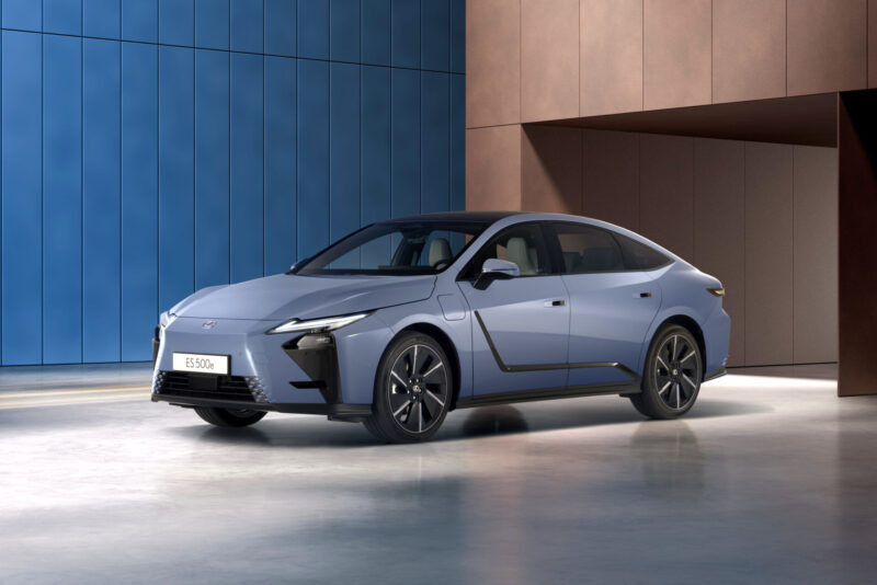 油電/純電雙動力、四款販售車型 全新大改款Lexus ES預售啟動