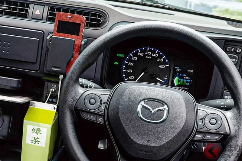 1公升可以跑「24km」！Mazda全新「Familia」！迎來「第8年大進化」的「全長約4.2m級距車型」引發話題！「新車約197萬日圓」的小型「Van」是什麼呢