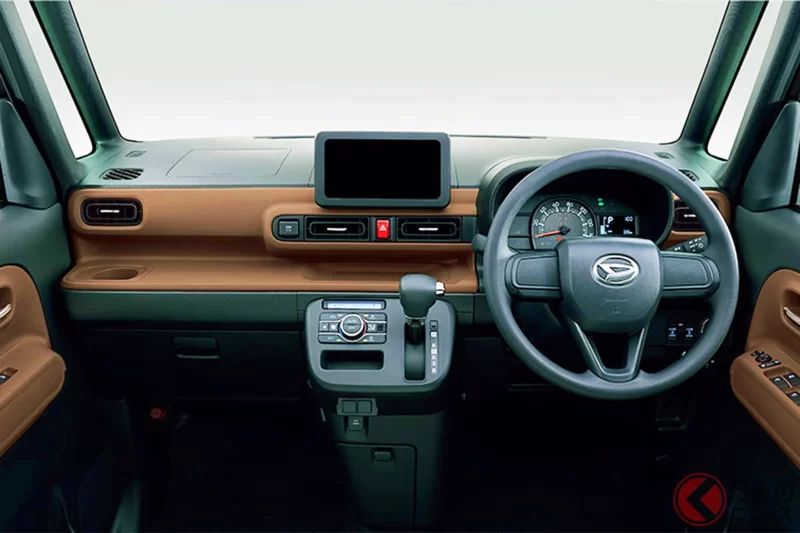 157萬日圓起！Daihatsu最新「小巧滑門Wagon」引發熱烈回響！「一公升25.7km油耗很不錯」「雙側滑門標配真的很方便」等好評不斷！擁有「兩種不同設計風格」的輕型Wagon「Move Canbus X」備受關注！