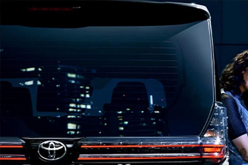 豐田最新「“3排7／8人座”迷你廂型車」引發熱烈討論！有人說「一公升23公里真的很省，對家計很友善」、「外型帥氣，整體滿足感很高」！配備「Power Slide Door」與「舒適座椅」等亮點，最省油的「Voxy」備受關注！