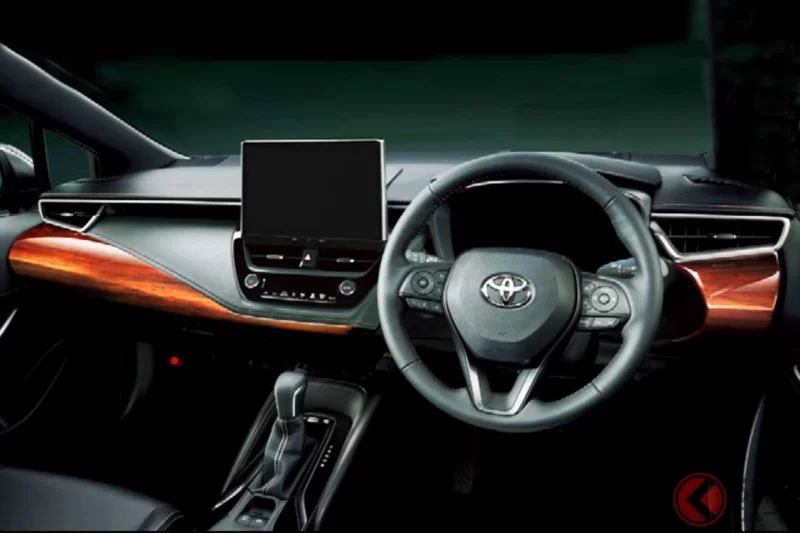 約236萬日圓但「看起來完全不像平民車！」Toyota最新「Station Wagon」！「高級感＋成熟質感」全面升級的「豪華內裝」×「閃亮外觀」超有魅力！還配備滿滿讓人「很懷念」的設計，這款Corolla Touring的搭配到底是什麼？