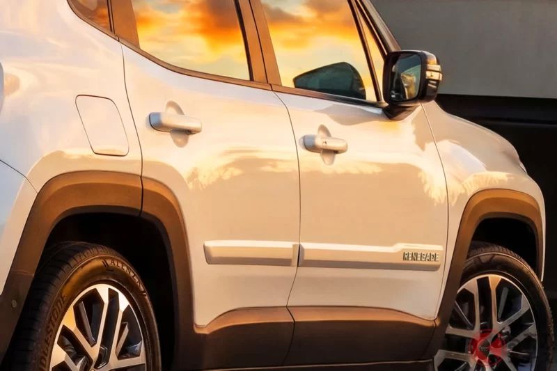 居然「降價約 55 萬日圓」!? 新型「小型 SUV」發表！採用接近 Toyota「yaris cross」尺寸的 4.2m 級車身！搭載「超過 170 馬力」1.3L 直列 4 缸 turbo 引擎的 Jeep「renegade」於巴西登場