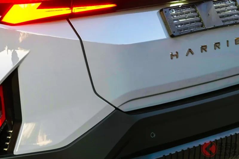 新車約252萬日圓！最新「Harrier」搭載2000cc「diesel engine」引發網路熱議！「外型很粗獷很好看！」「真的有“MT車”嗎!?」等聲音不斷！還採用超帥「一字型燈」的Tata「最新SUV」印度規格到底是什麼？