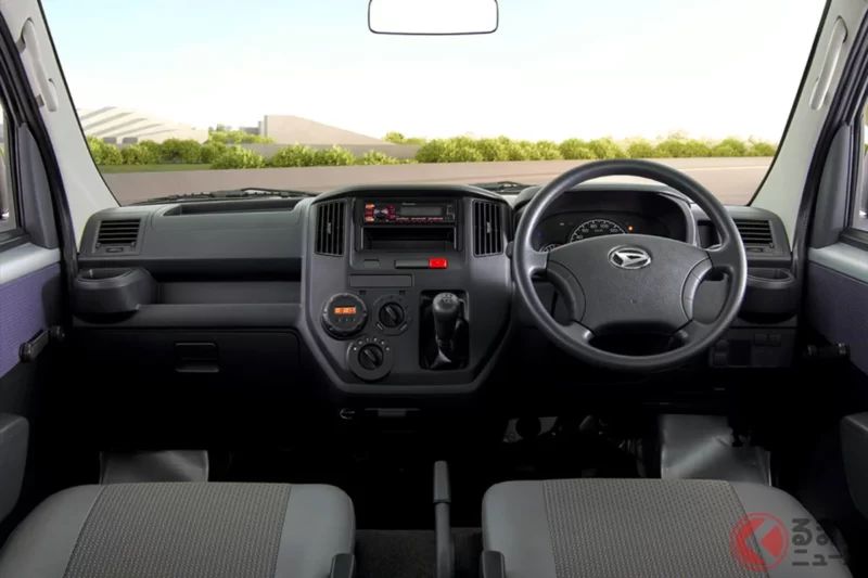 約170萬日圓！Daihatsu「9人座小型Van」引發熱烈討論！「也太擠了吧」「坐滿感覺有點辛苦」「很有粗獷感不錯」等聲音出現！全長4公尺車身還能跑爛路的「Gran Max」印尼規格引發關注！