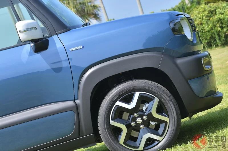 一公升可跑22.8km！Suzuki「小型SUV」引發話題！嶄新「瞇瞇眼」銳利車頭＋豪華內裝超加分！SUV感大幅提升的新型「XBee」連經銷商都很期待！